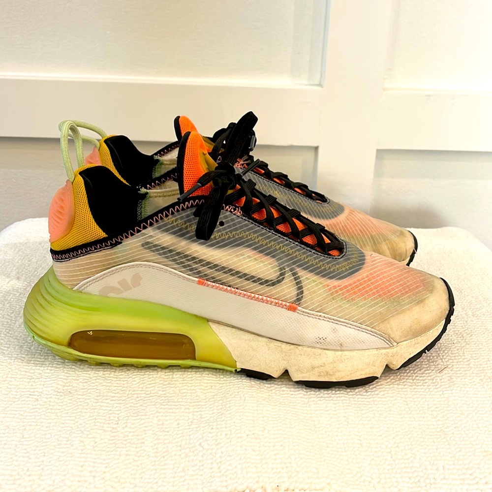 USED NIKE Air Max 2090 Women’s  Sneakers Size 9